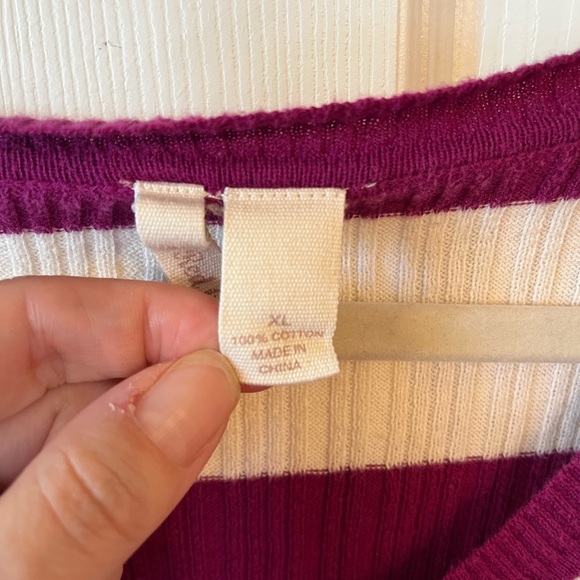 Juniors Size XL V Neck Sweater $8 - Picture 3 of 4